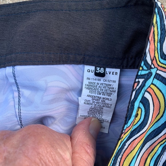 Quicksilver boardshorts size 38 - Picture 3 of 6